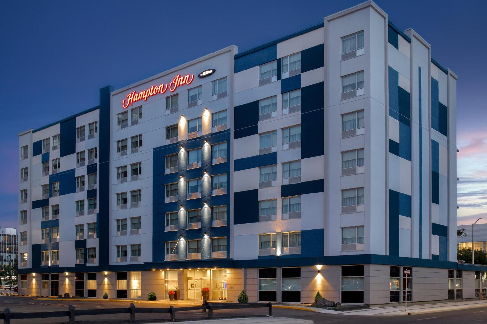 Hampton Inn By Hilton Winnipeg Downtown Exterior photo