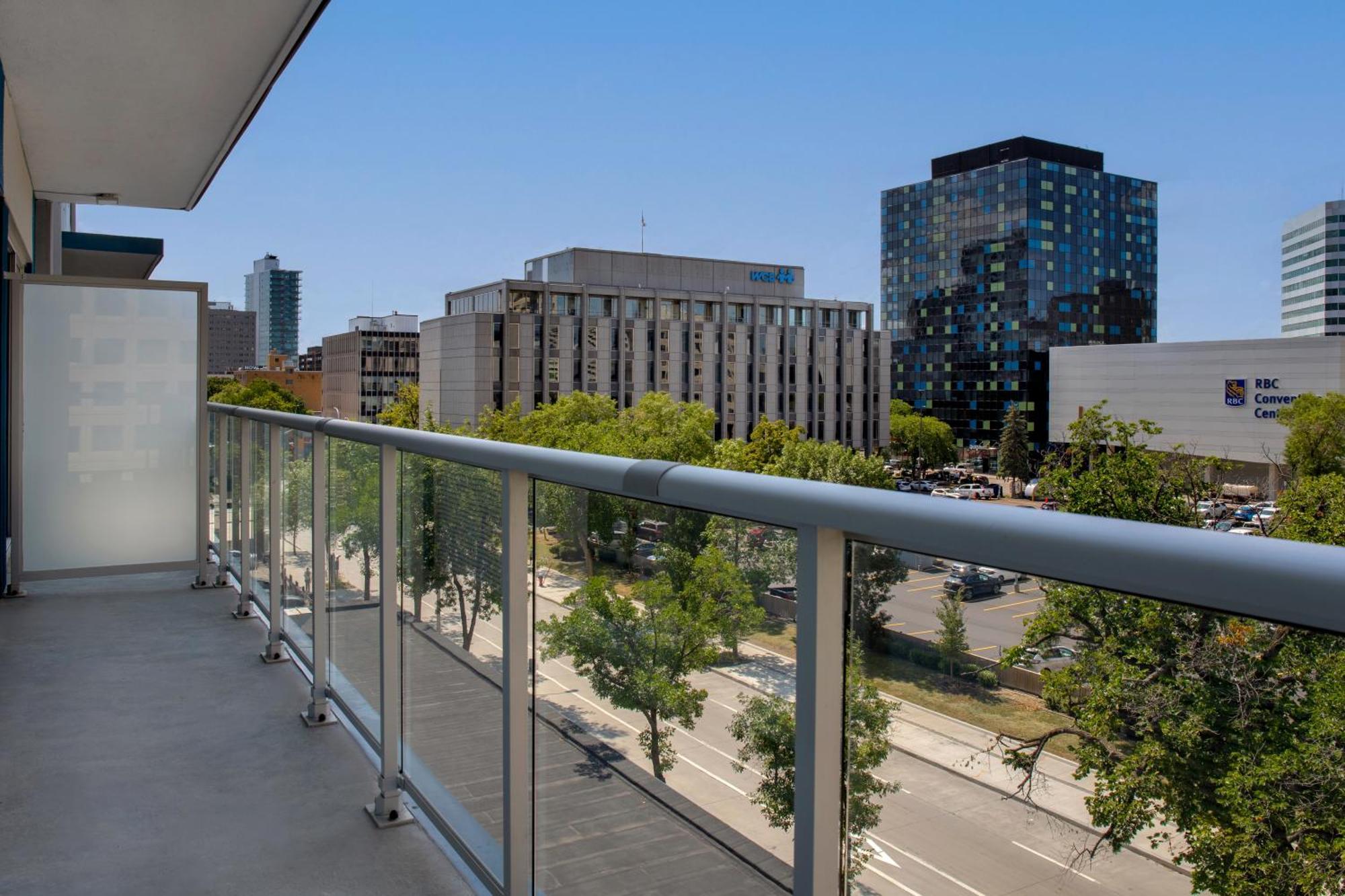 Hampton Inn By Hilton Winnipeg Downtown Exterior photo