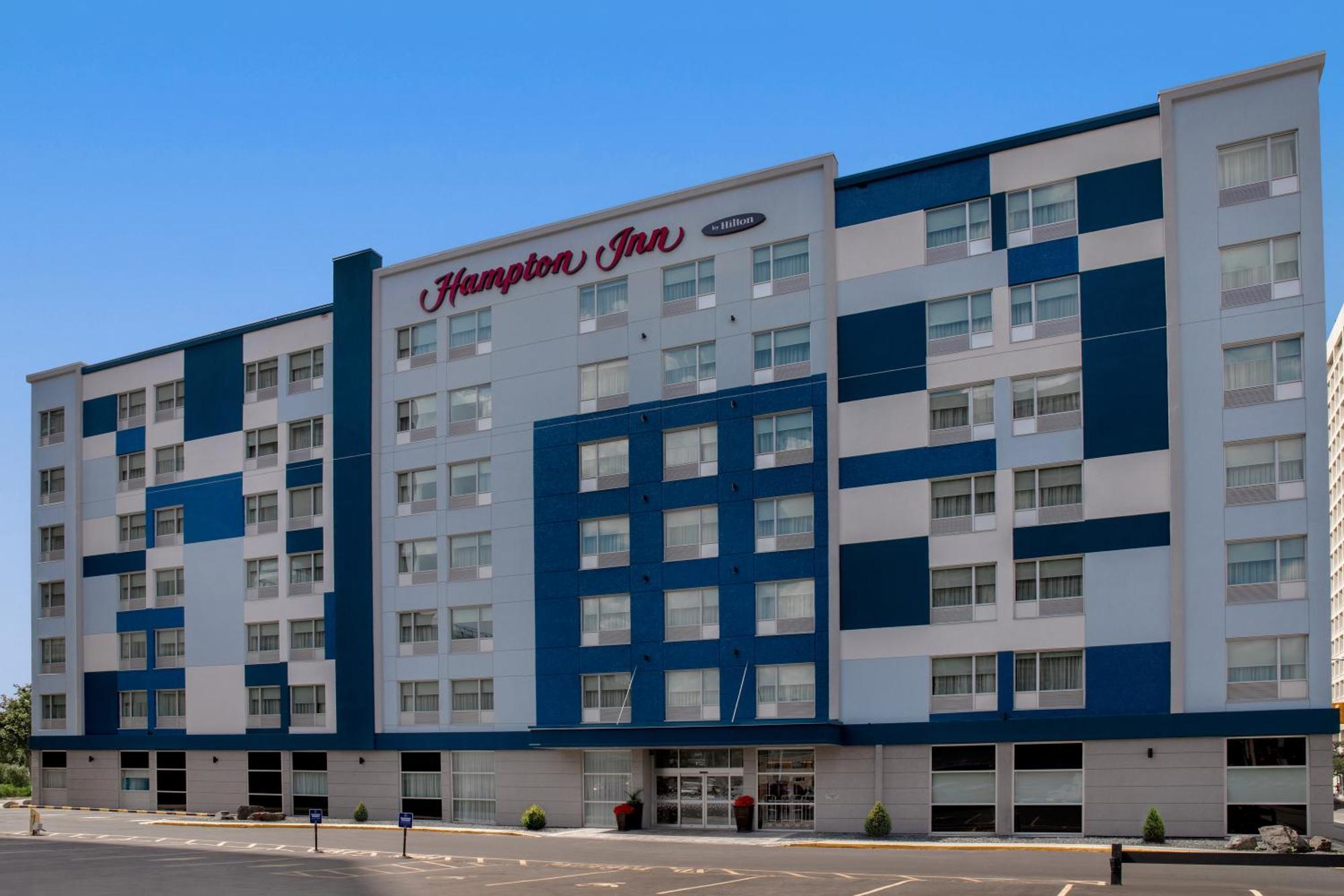 Hampton Inn By Hilton Winnipeg Downtown Exterior photo